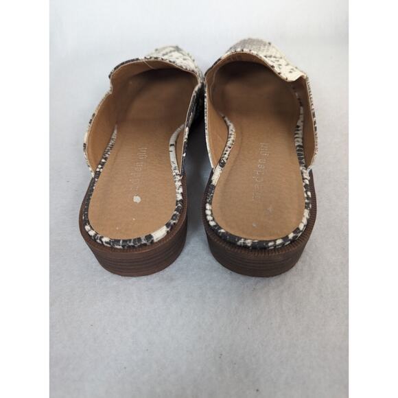 Madden Girl Snakeskin 7M Slide slip-on Flat See Small Damage Photo Chopstick - Picture 7 of 8